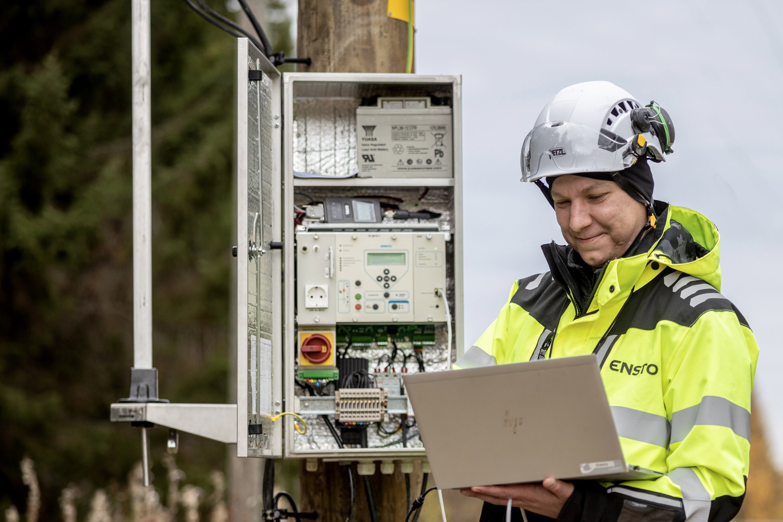 Monitoring and control the electricity distribution networks